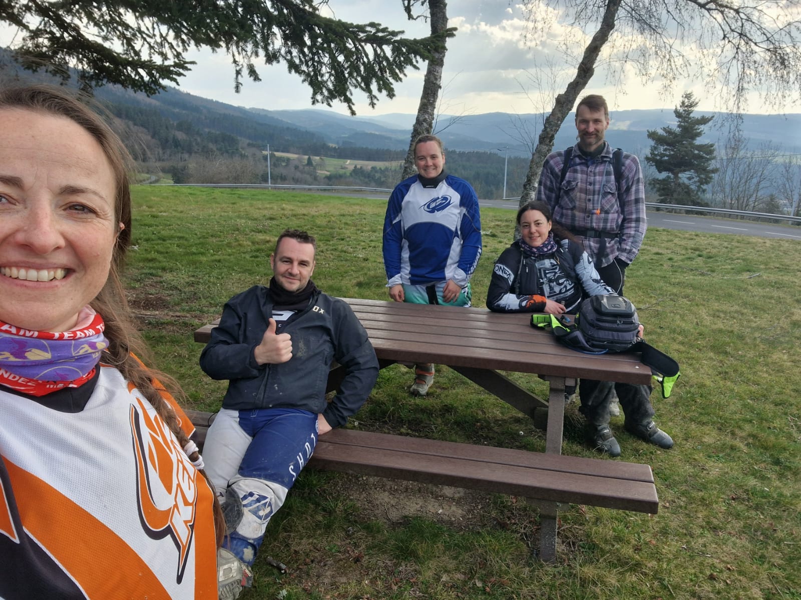 Groupe de motards participant à une expérience Motoroadtrip en France