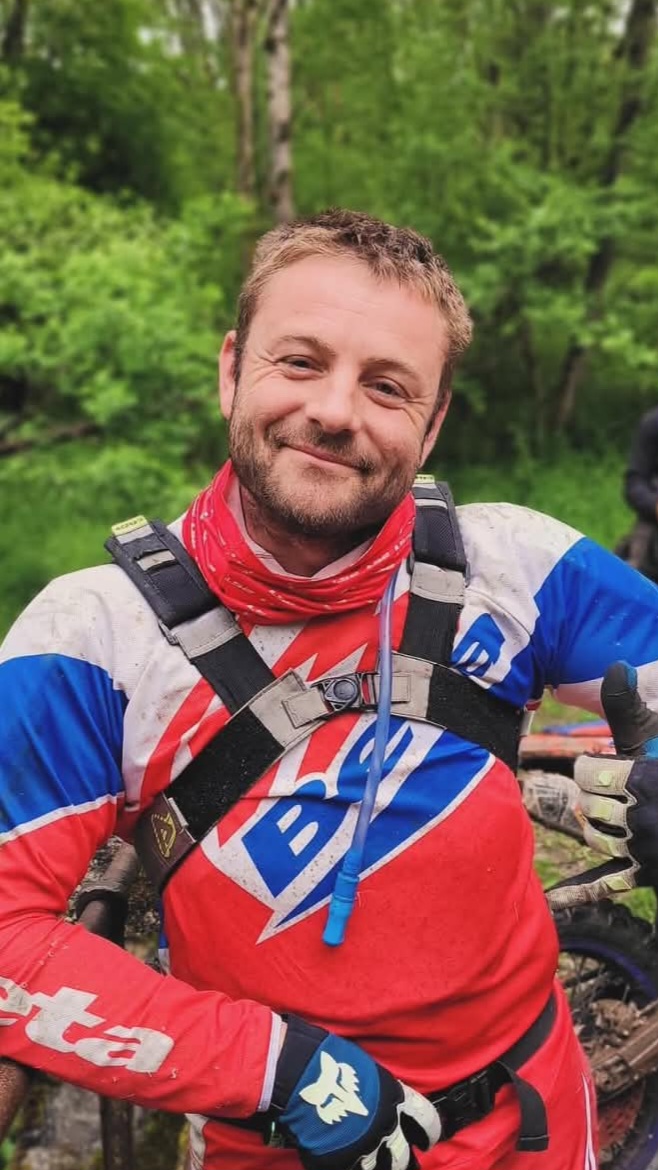 Benjamin, guide partenaire Motoroadtrip en Auvergne pour l'enduro et le trail
